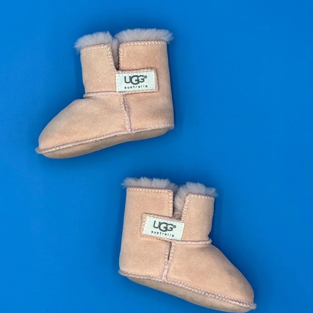 UGG Australia Toddler Size M 4/5 PInk Sheepskin Lined Boots‎ Booties, like new